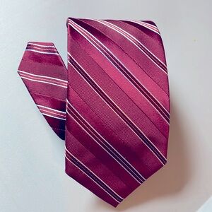Brooks Brothers tie top of the line made in USA woven in Italy pure silk